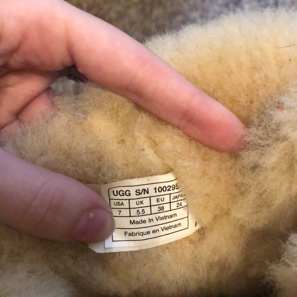 Uggs - Picture 3 of 6